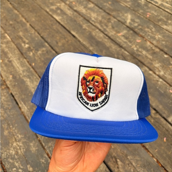 Vintage AFRICAN SAFARI LION trucker hat - Picture 1 of 7